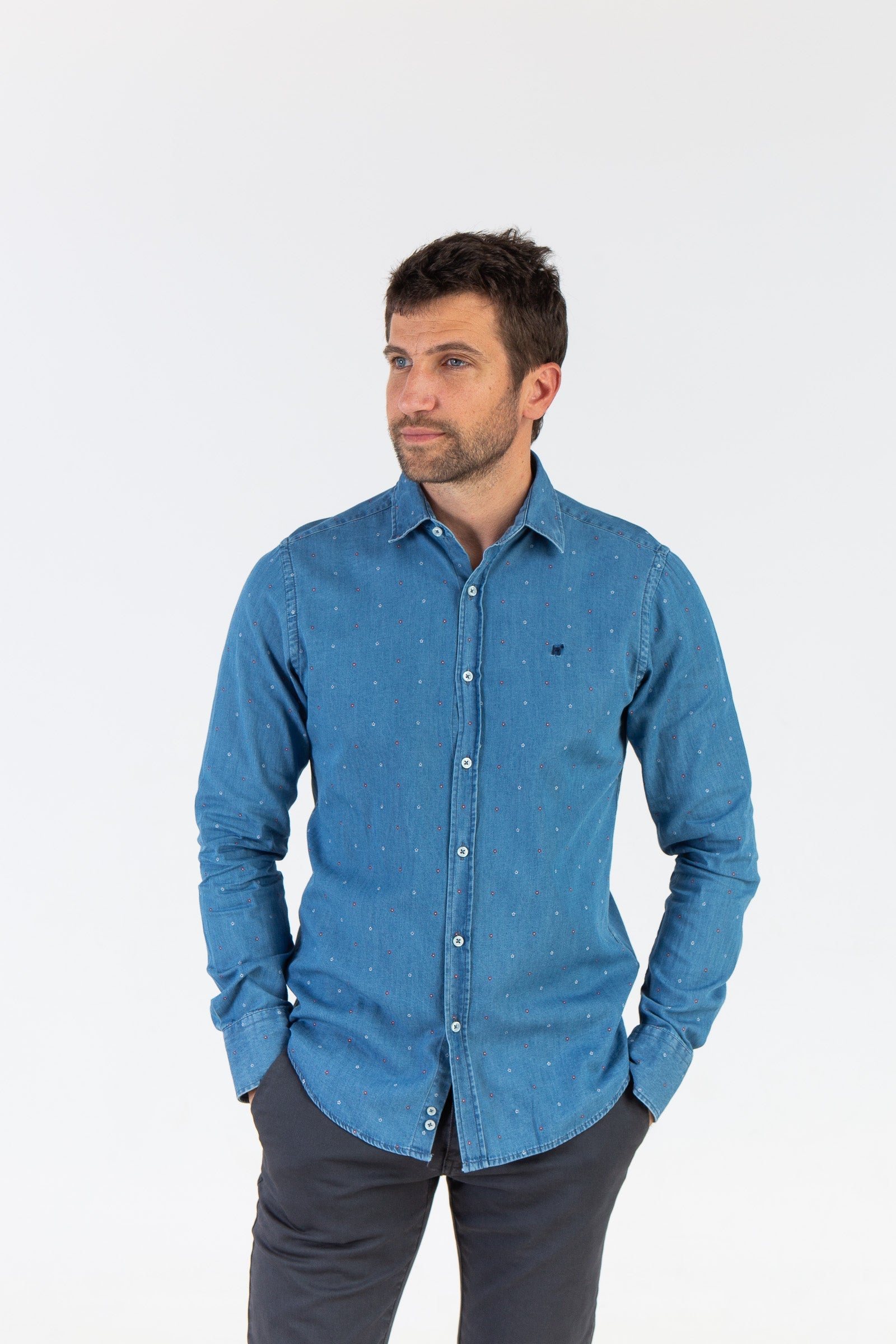 Camisa de denim estampada con flor