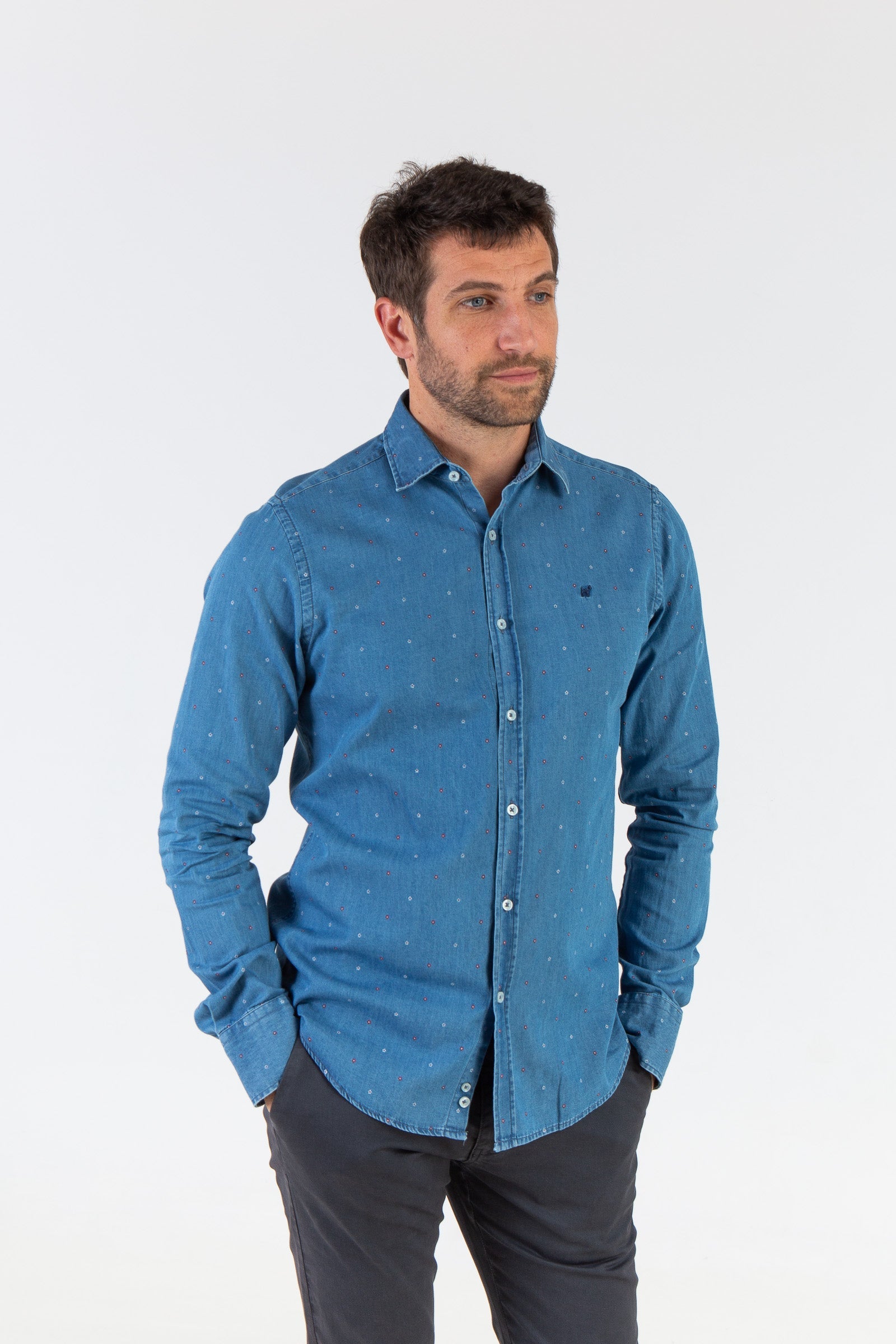 Camisa de denim estampada con flor