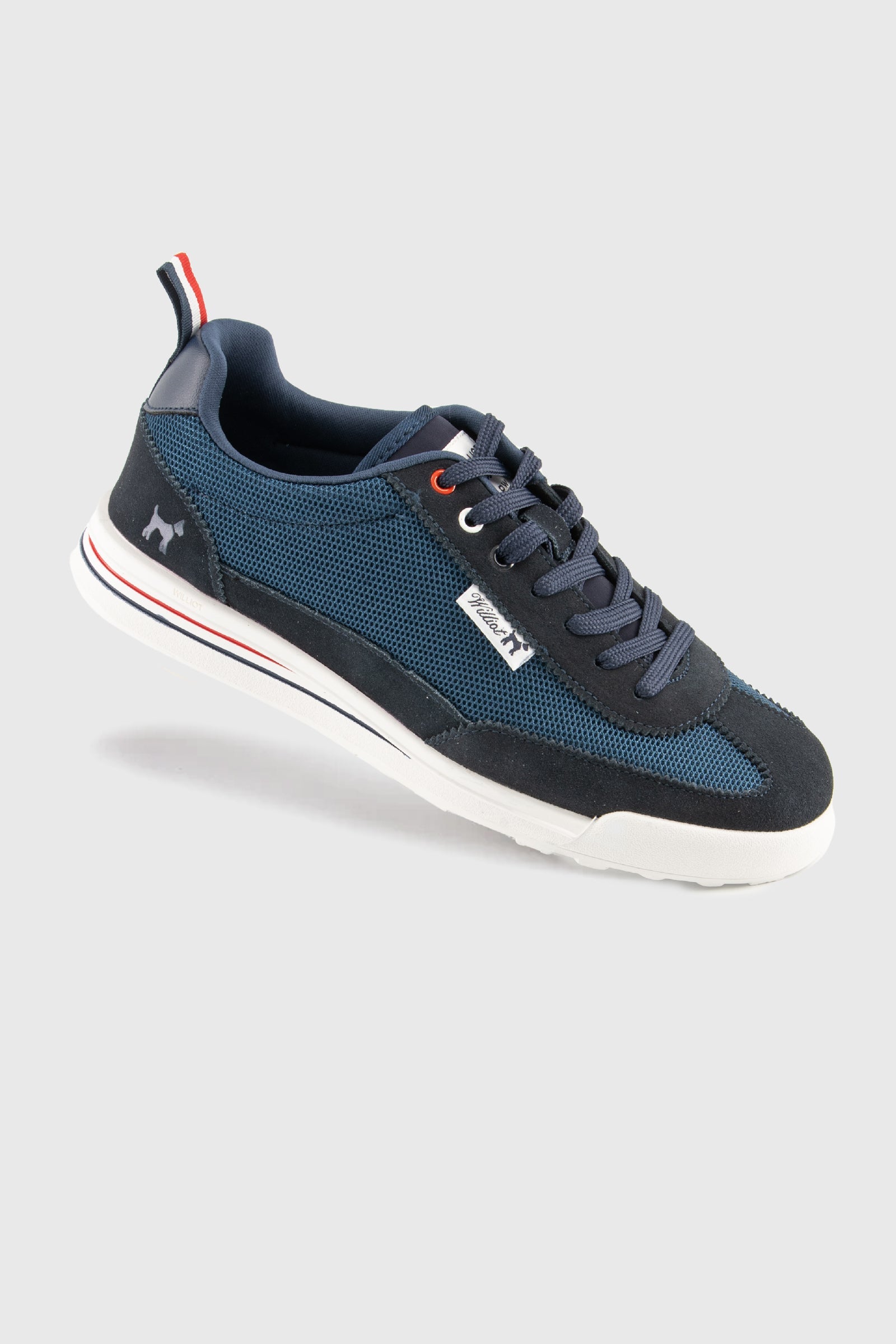 Zapatilla urbana de malla azul marino
