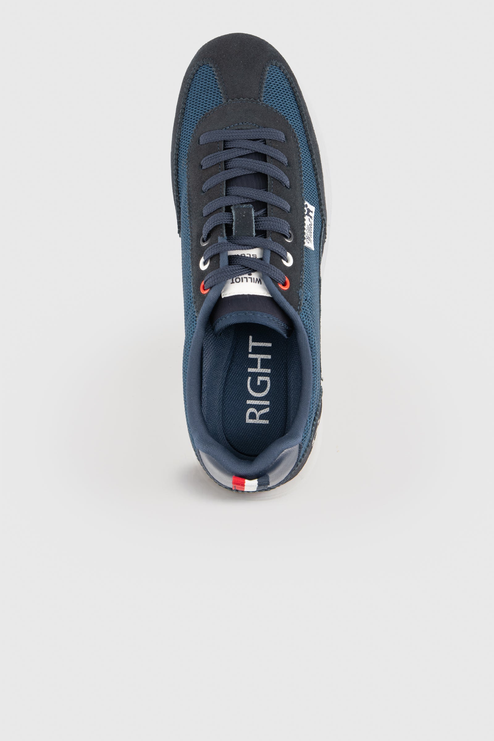 Zapatilla urbana de malla azul marino
