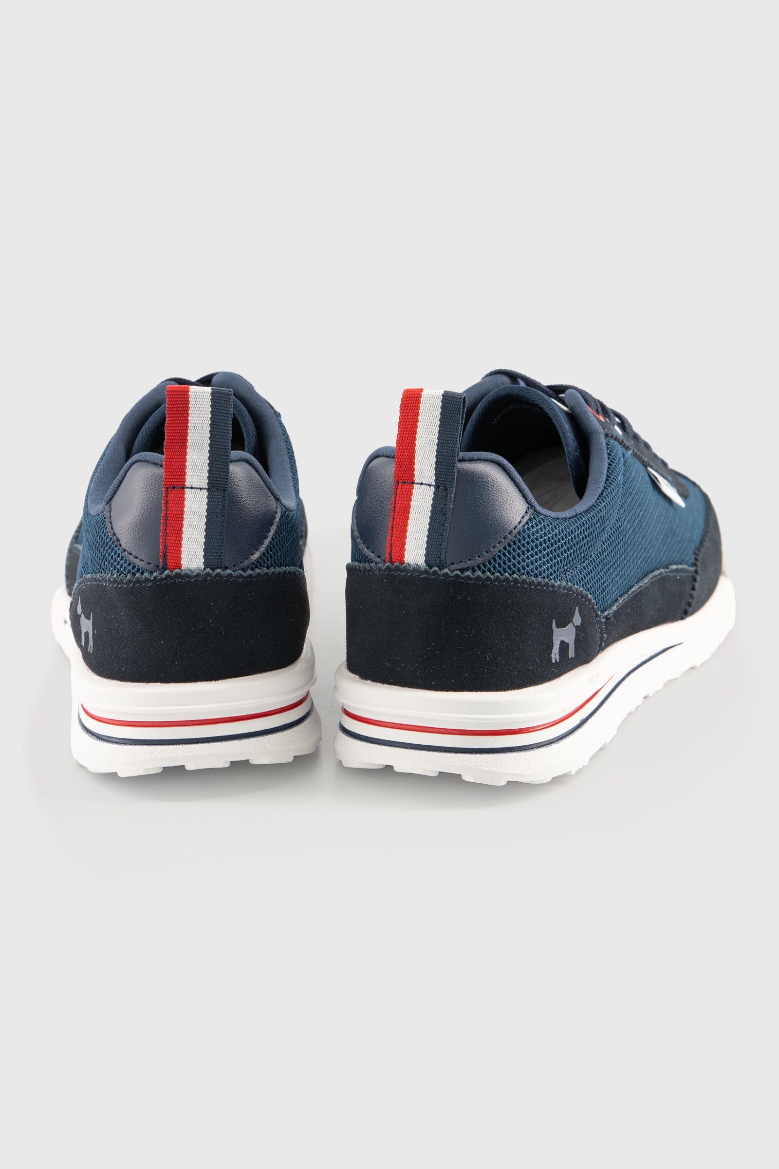 Zapatilla urbana de malla azul marino