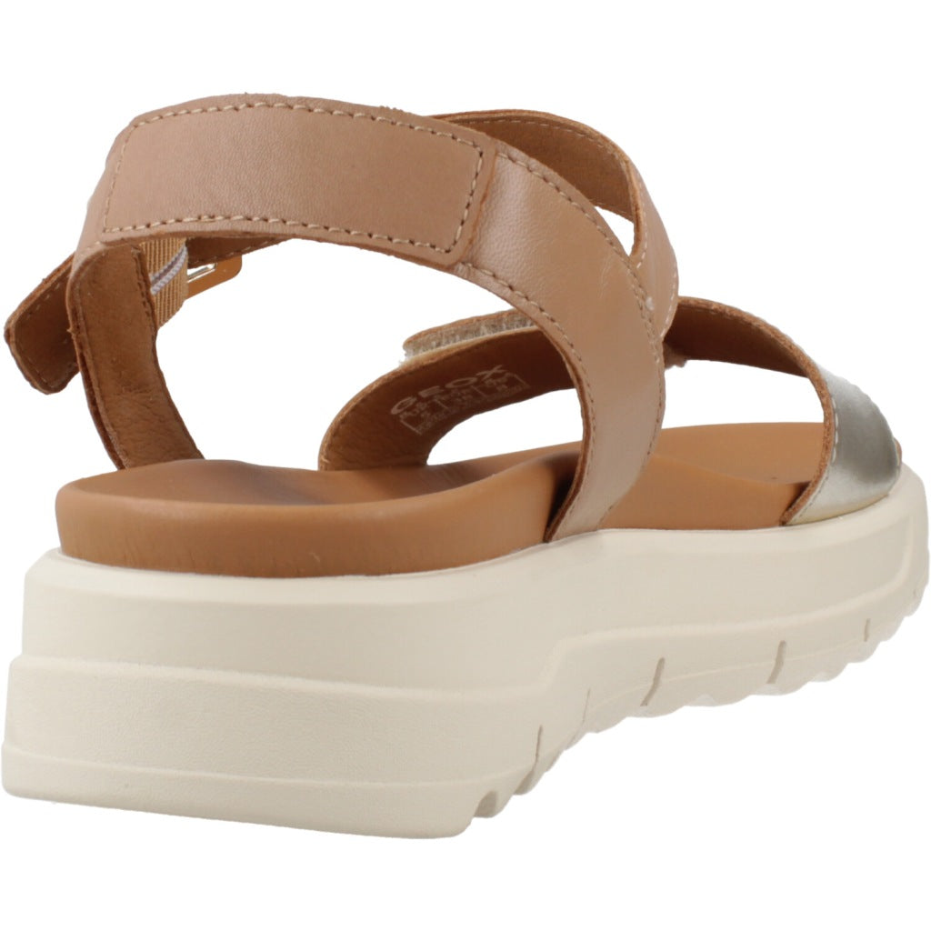 SANDALIA DE PLATAFORMA MARRON
