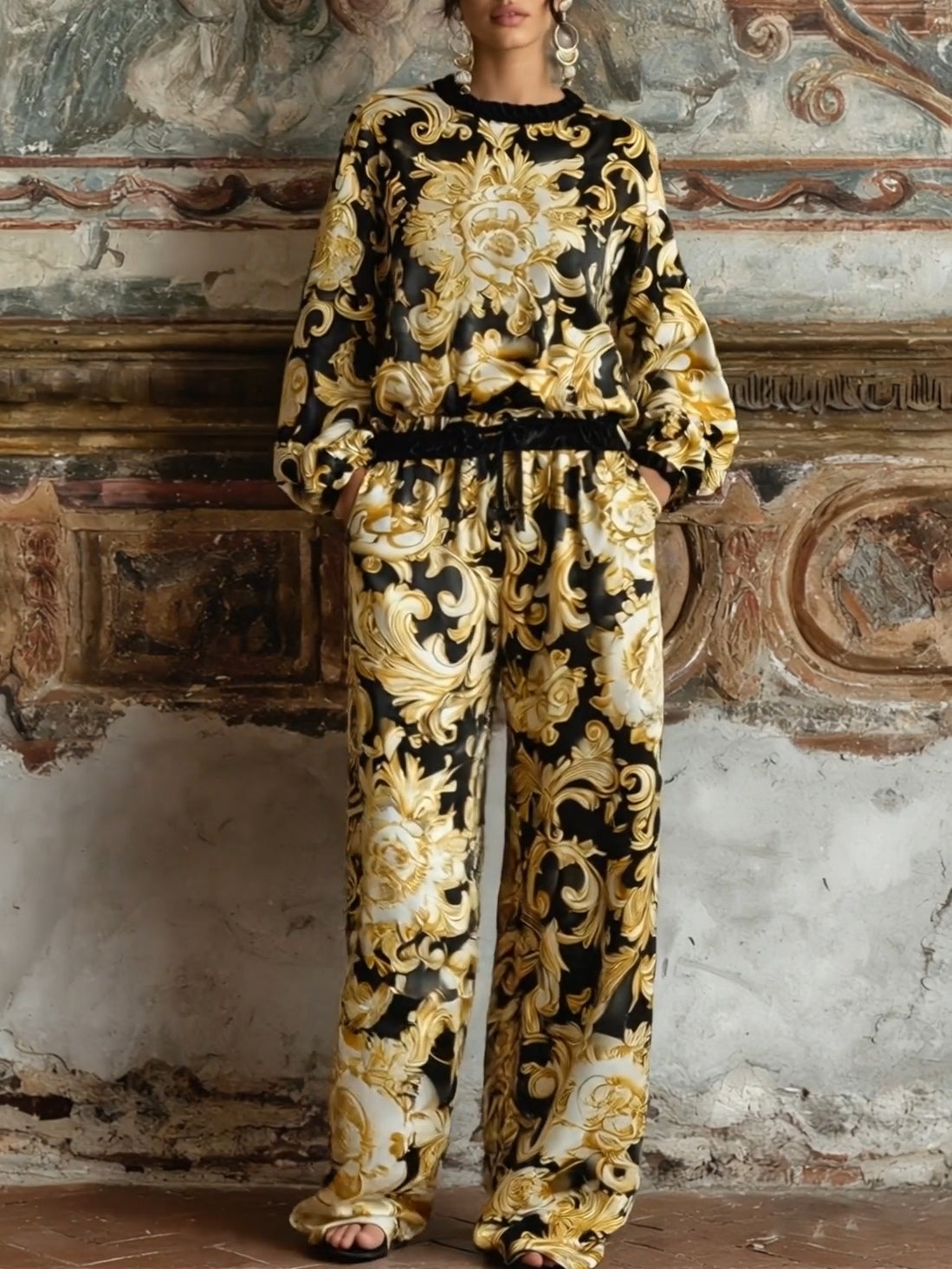 Conjunto de casa con top manga larga floral y pantalón ancho.